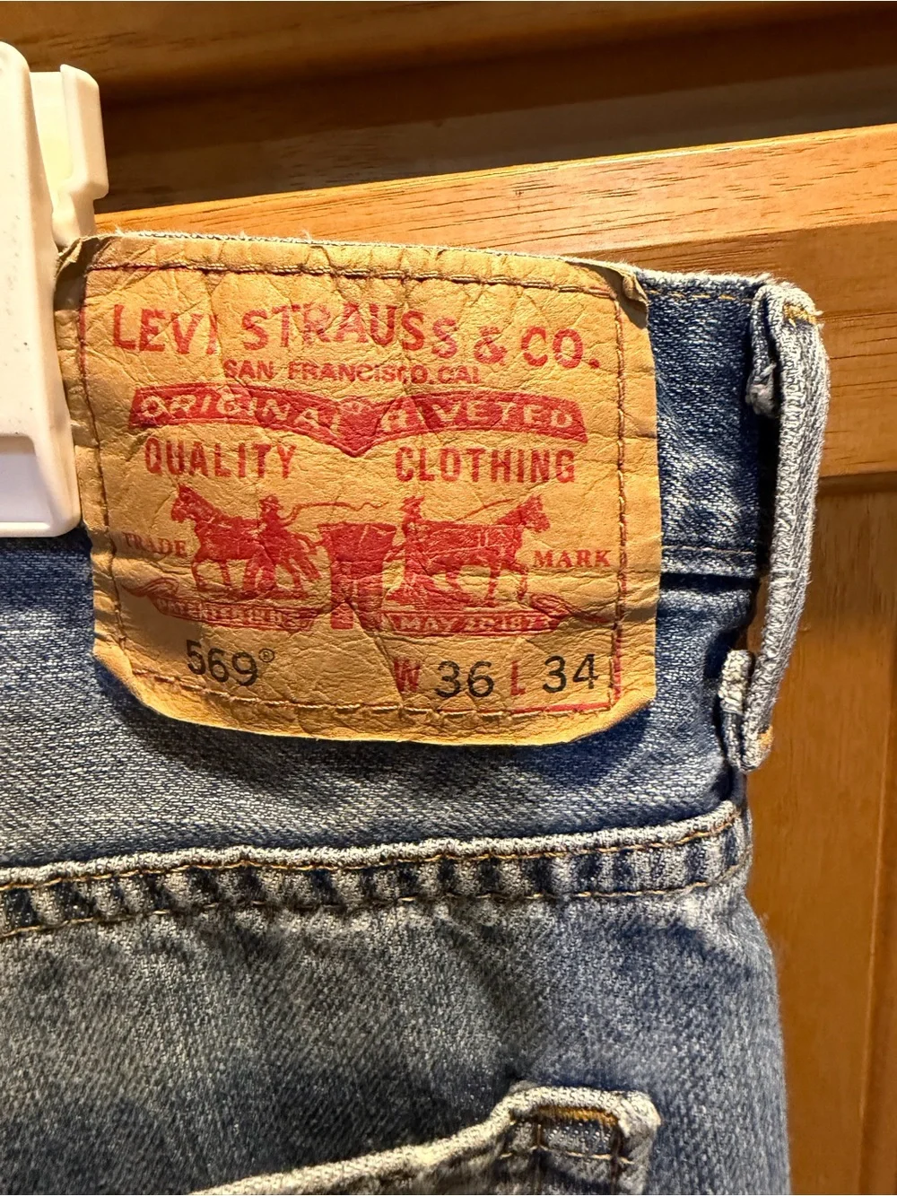 Levi’s 569 Men's relaxed fit Jeans in Light Blue Denim 36x34